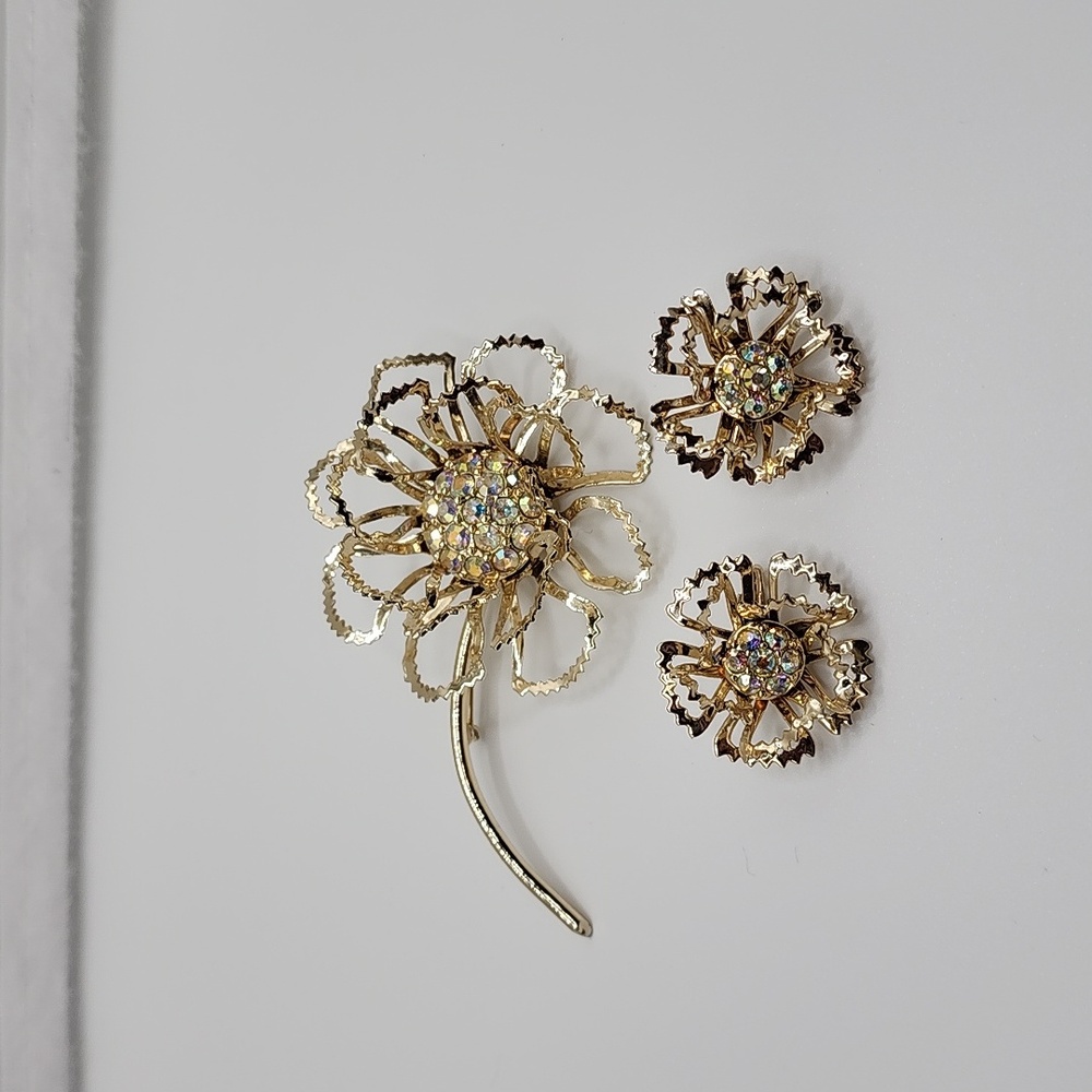Vintage Sarah Coventry Allusion Brooch and Earring Set - Picture 10 of 10